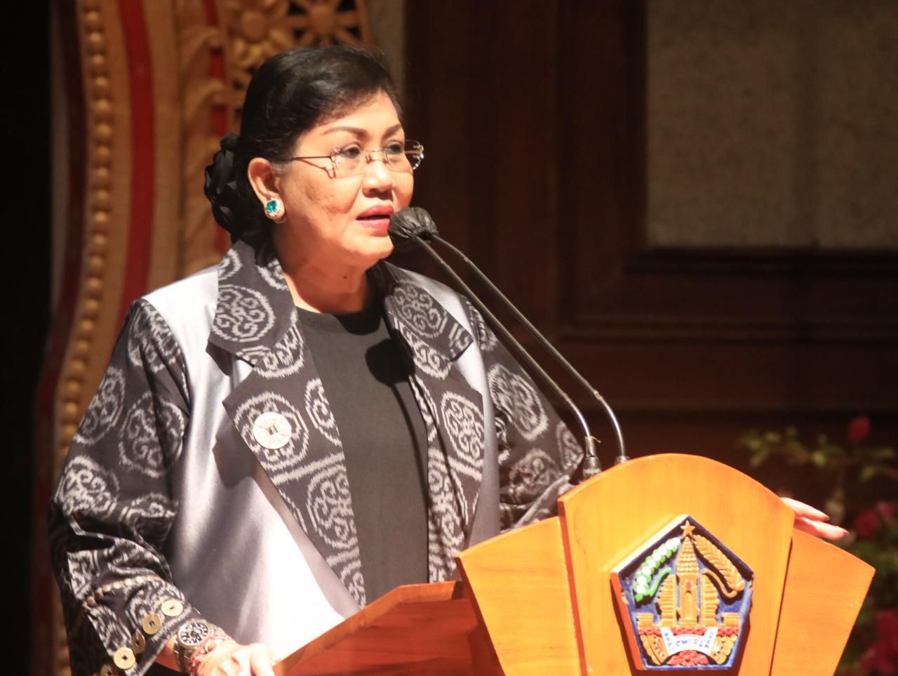 podiumnews.com-Putri Koster Jadikan IKM Bali Bangkit Wahana Edukasi 